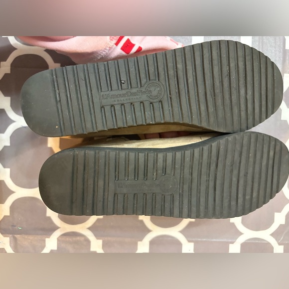 L'Amour Des Pieds Amadour Mary Jane platform Velcro sandal in taupe suede - Picture 7 of 9